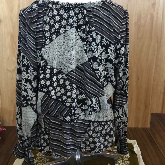 Intriguing Threads Top - Picture 5 of 5